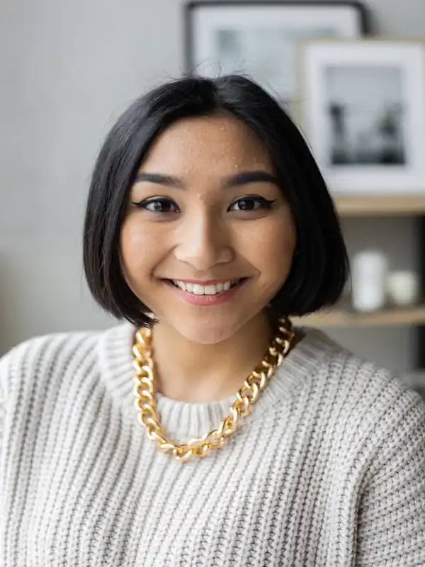 Image d'une femme souriante asiatique